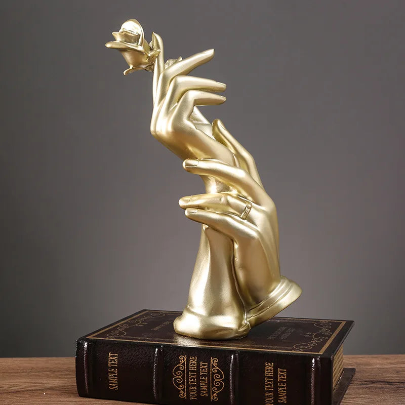 ✨ Elegáns Modern Díszszobor – Arany / Champagne – Romantikus Kézszobor✨